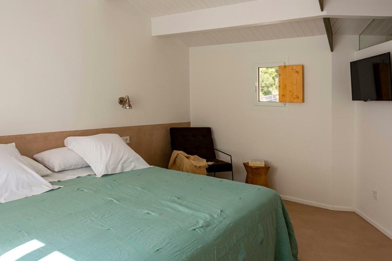 Hotel Noualt à Ferreries Extérieur photo
