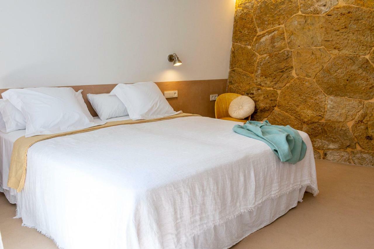 Hotel Noualt à Ferreries Extérieur photo