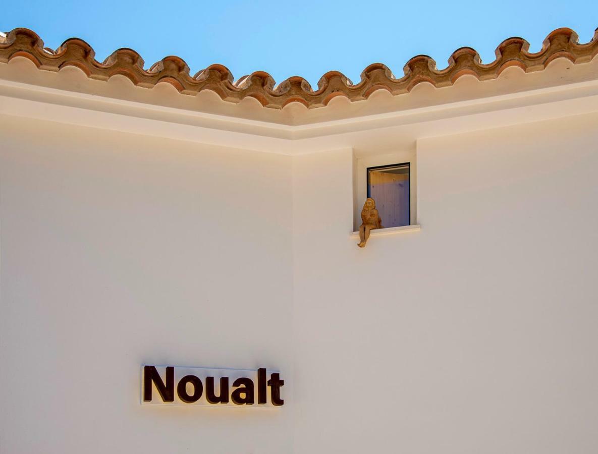 Hotel Noualt à Ferreries Extérieur photo